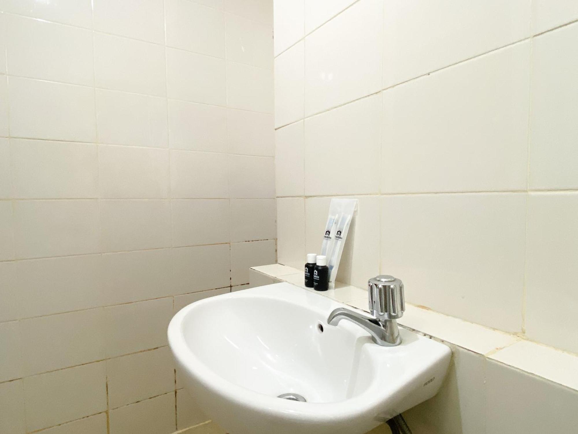 Homey And Cozy Living 2br Lagoon Town Square By Travelio * Bekasi